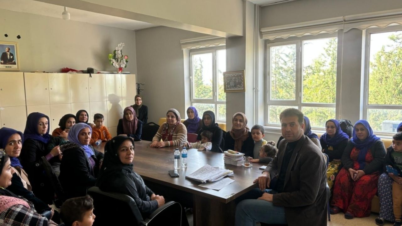 Hürriyet İlkokulunda Anne Yaşar ve Yaşatır Kitap Okuma Yarışması