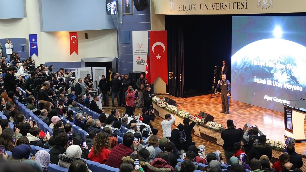 Uzaya Çıkan İlk Türk Astronotun Dünyaya Döndüğünde Yaptığı İlk Konuşma Örneği